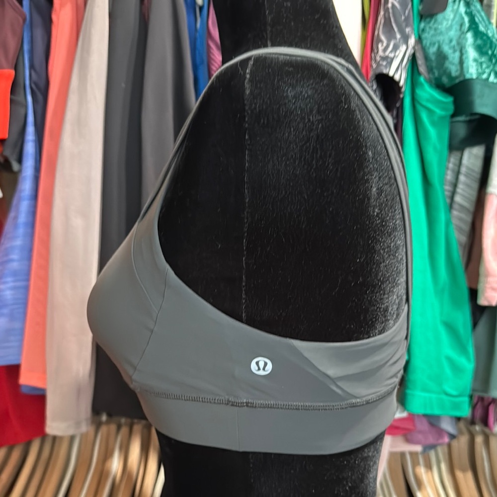 NWOT Lululemon Sports Bra - Picture 2 of 6